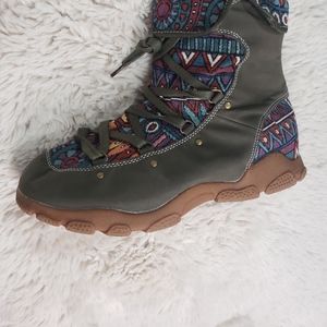 Green geometric boots